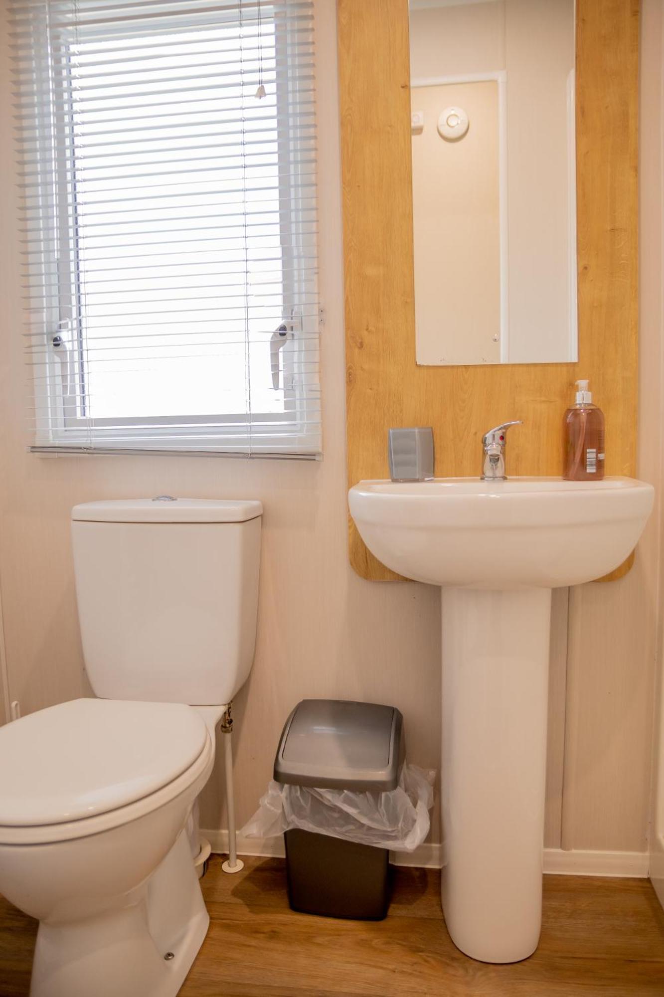 64 Lancaster The Lazy Willow 3 Bedroom Hot Tub Caravan Tattershall Lakes 外观 照片