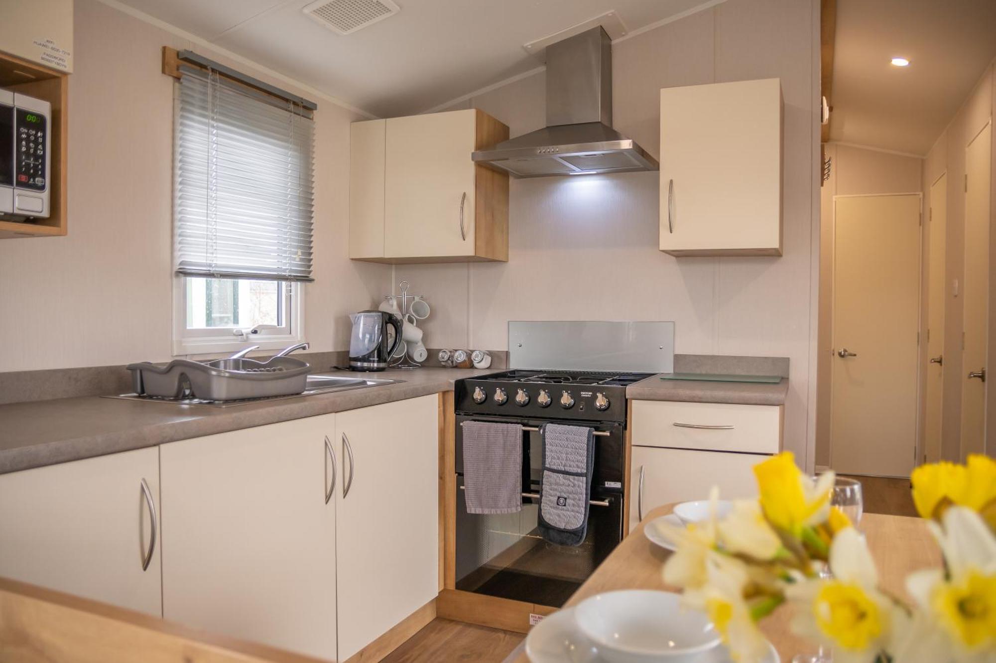 64 Lancaster The Lazy Willow 3 Bedroom Hot Tub Caravan Tattershall Lakes 外观 照片