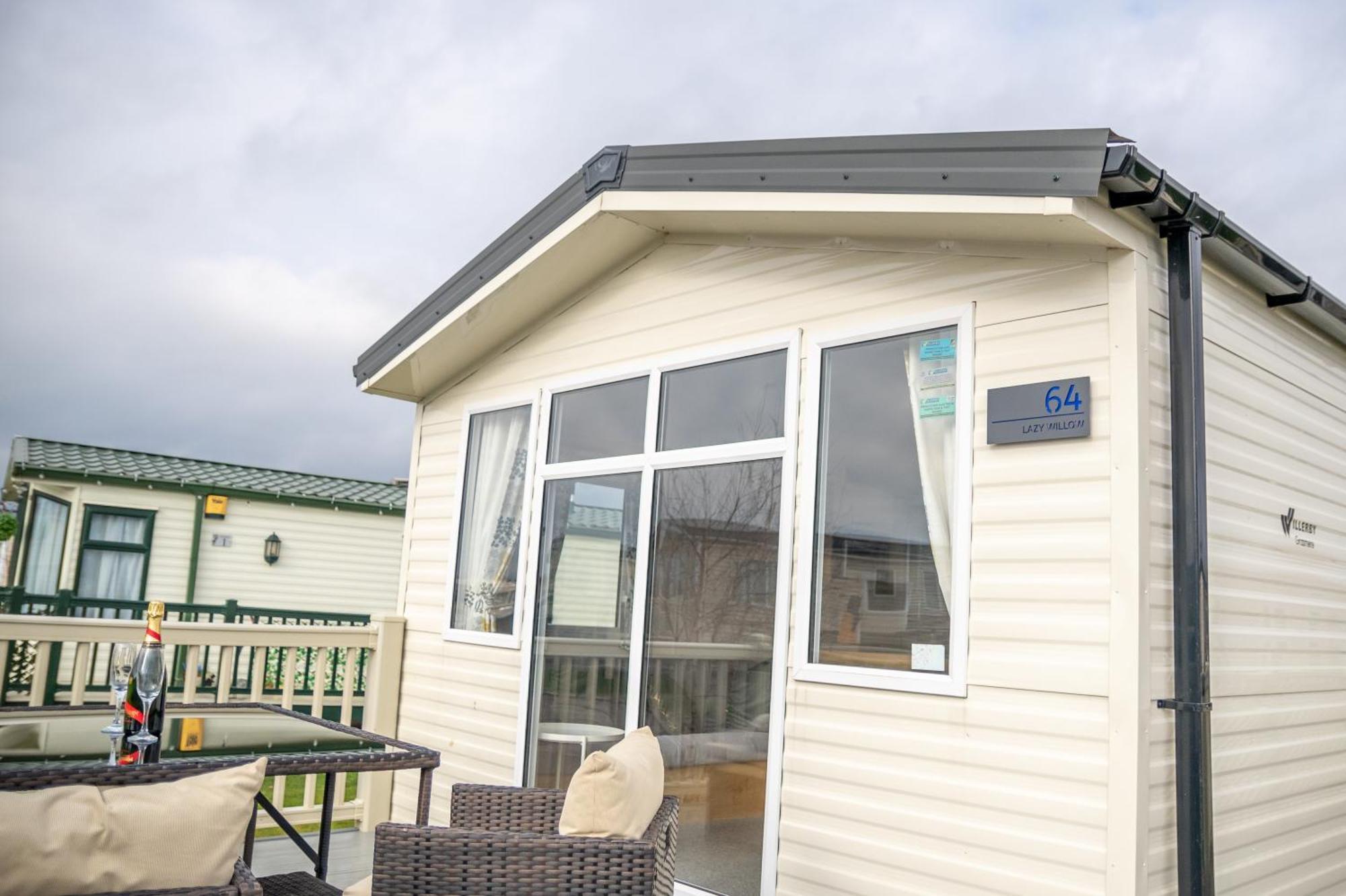 64 Lancaster The Lazy Willow 3 Bedroom Hot Tub Caravan Tattershall Lakes 外观 照片