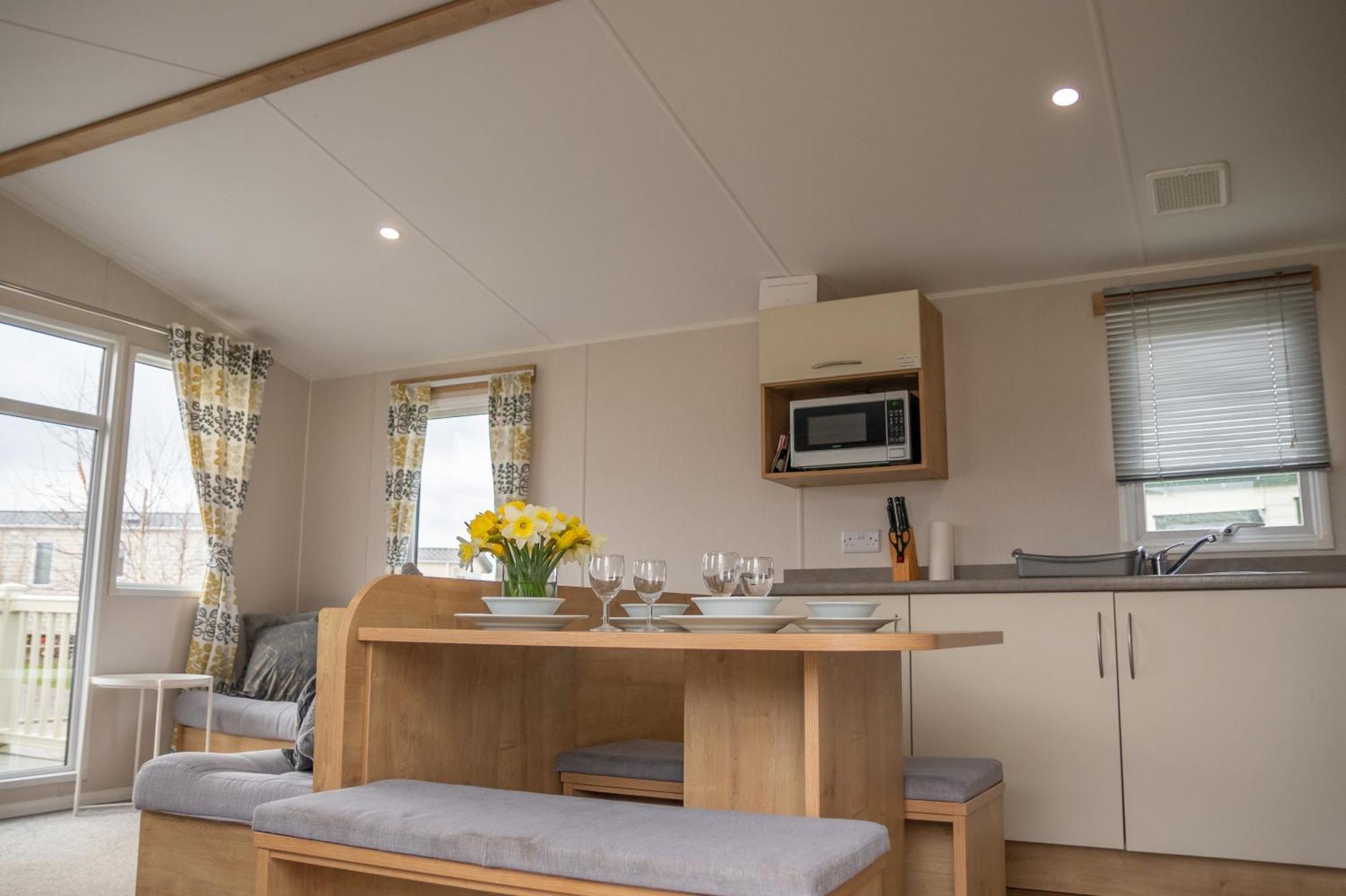 64 Lancaster The Lazy Willow 3 Bedroom Hot Tub Caravan Tattershall Lakes 外观 照片