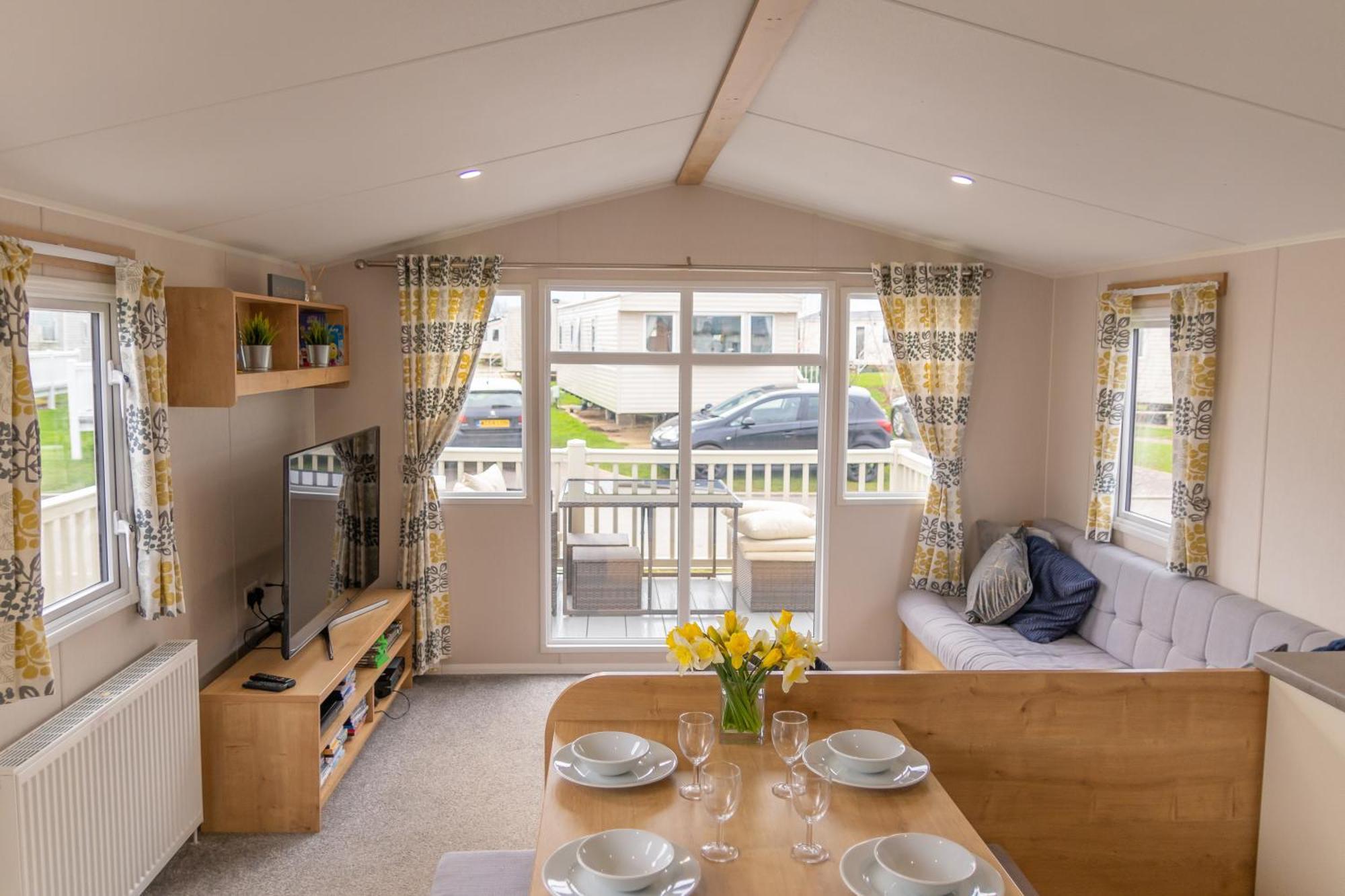 64 Lancaster The Lazy Willow 3 Bedroom Hot Tub Caravan Tattershall Lakes 外观 照片